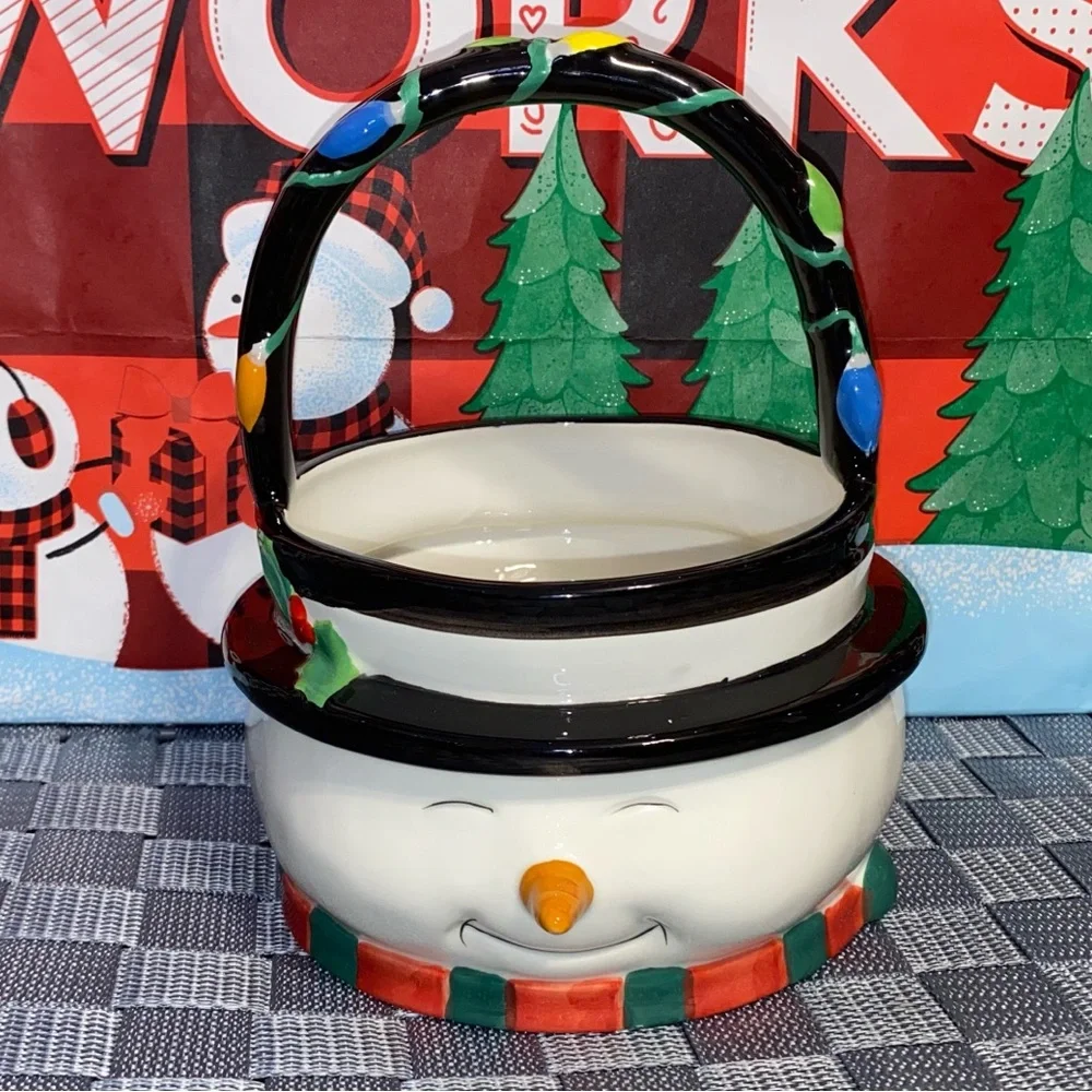 SUPER CUTE SNOWMAN CERAMIC BOWL WITH XMAS LIGHTS GOING ACROSS HANDLE